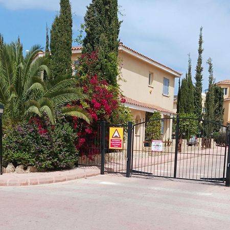 Modern Sea View Apartment Regina Gardens Paphos Buitenkant foto