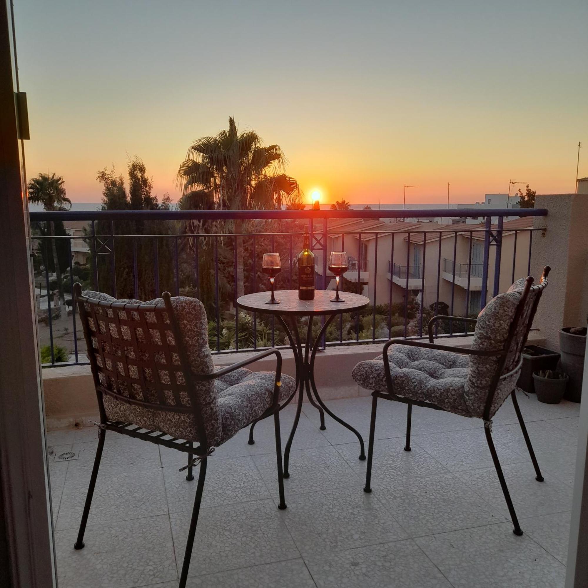 Modern Sea View Apartment Regina Gardens Paphos Buitenkant foto